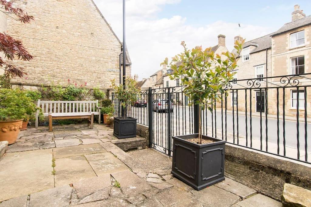 3 Bedroom Converted Chapel In Historic Oundle Luaran gambar